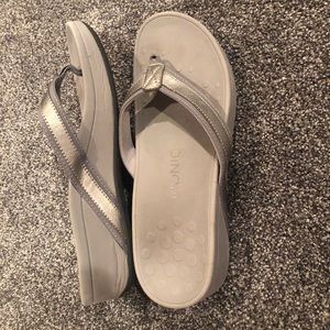 Vionic high tide sandals